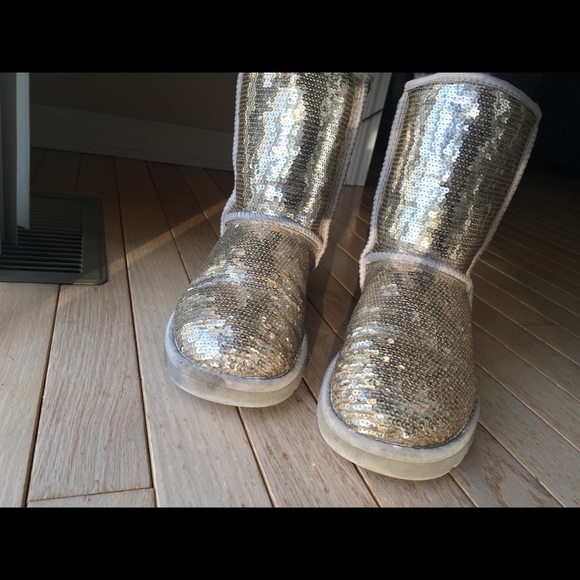 Silver Sparkly UGG boot! Size 6! - Picture 1 of 6